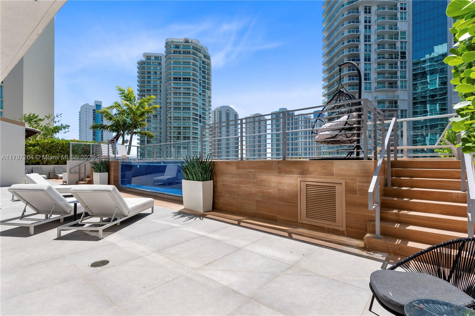 PARQUE TOWERS CONDO - Residential