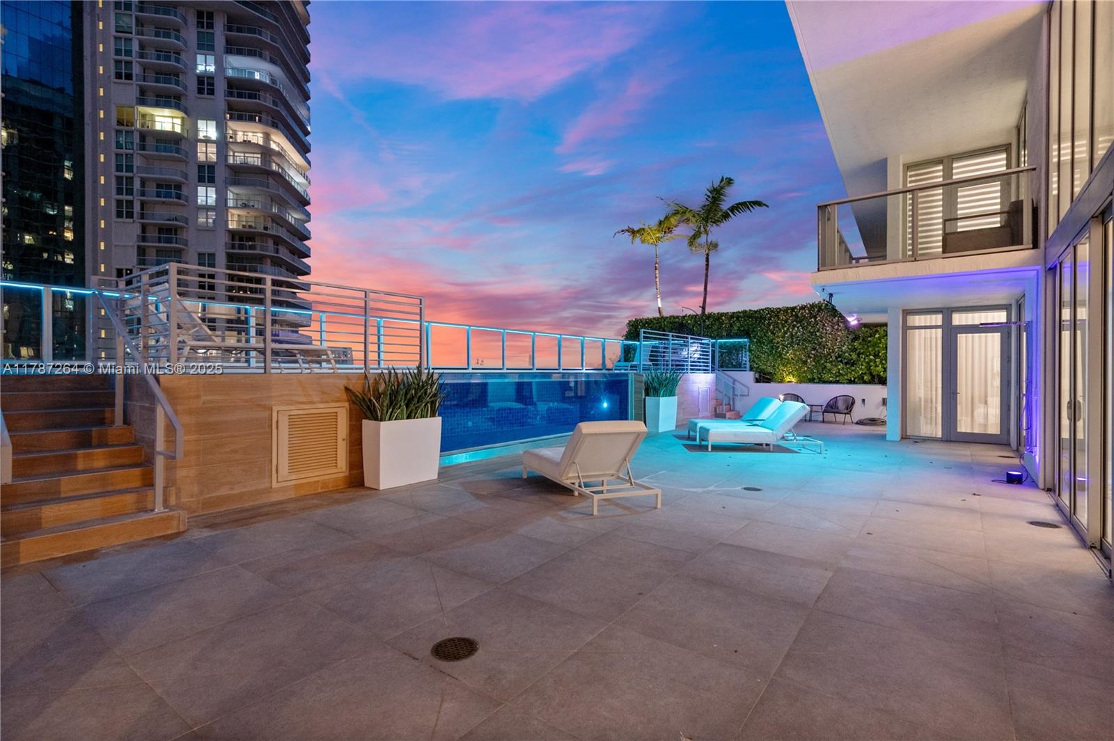 PARQUE TOWERS CONDO - Residential