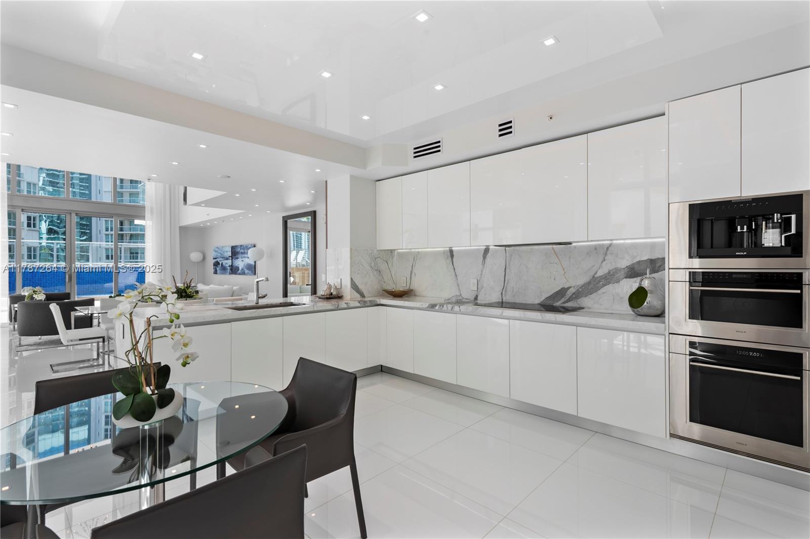 PARQUE TOWERS CONDO - Residential