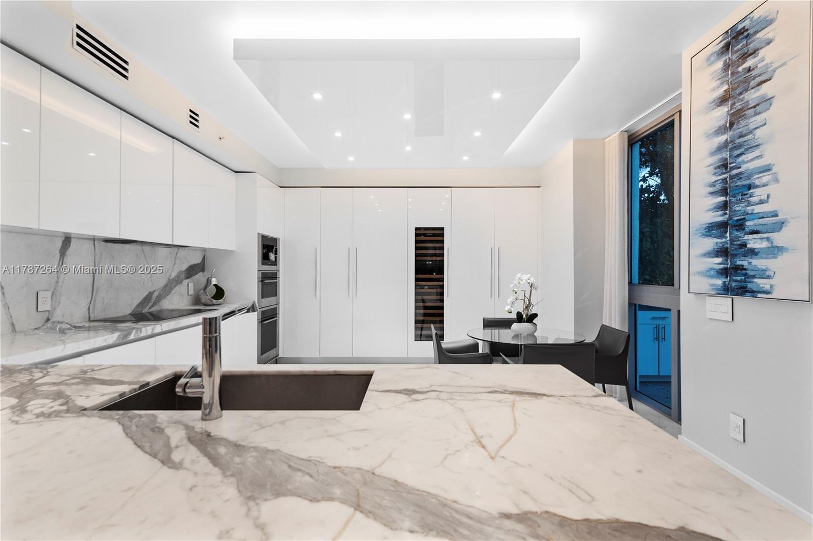 PARQUE TOWERS CONDO - Residential