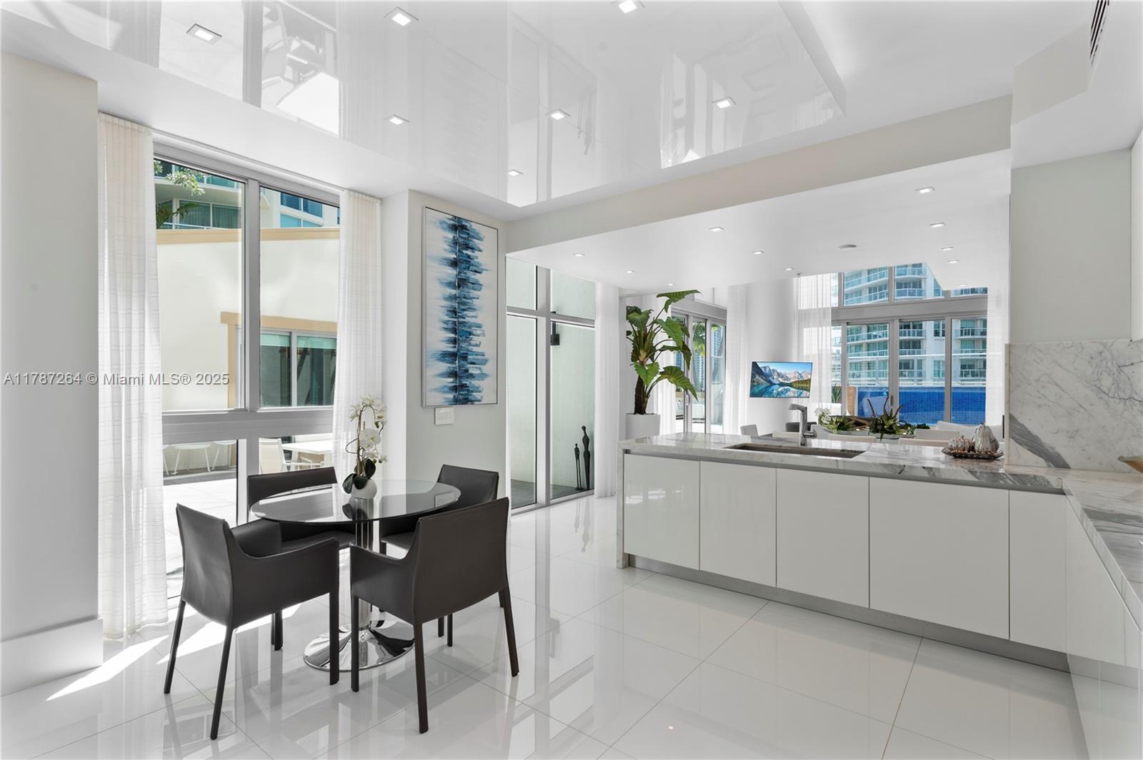 PARQUE TOWERS CONDO - Residential