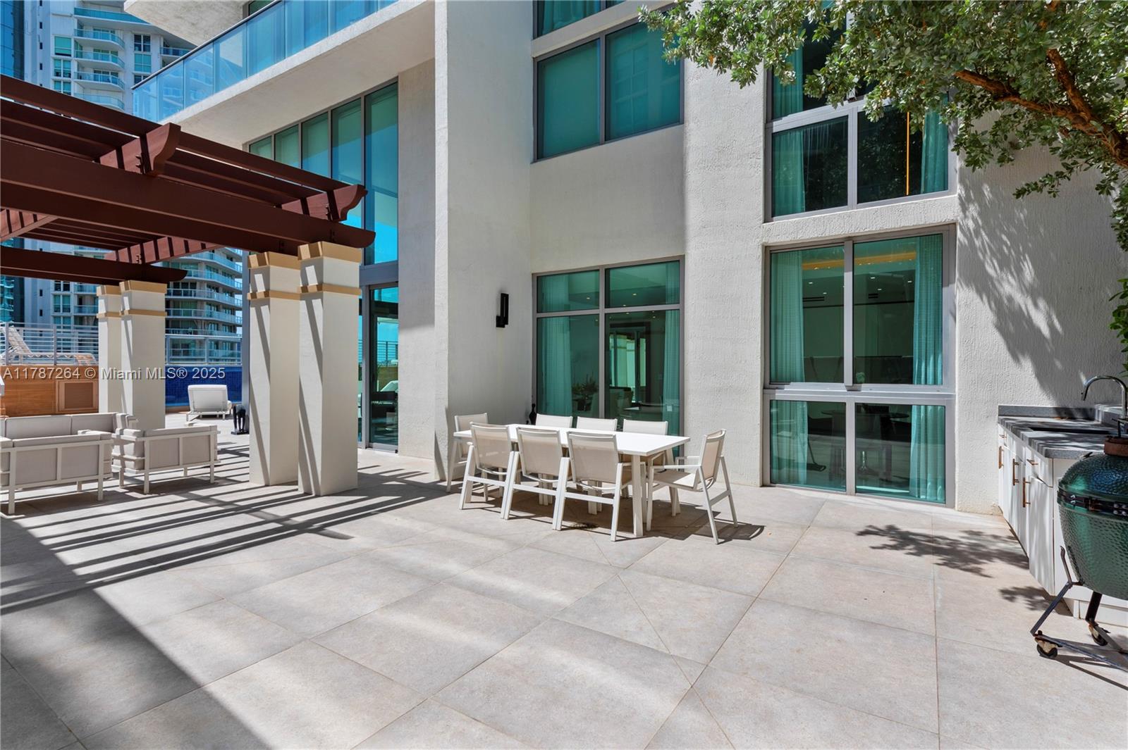 PARQUE TOWERS CONDO - Residential