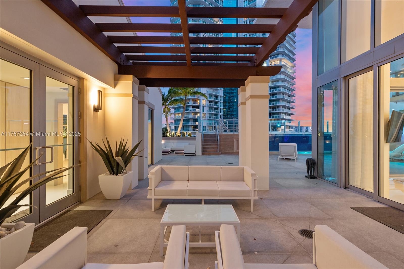 PARQUE TOWERS CONDO - Residential