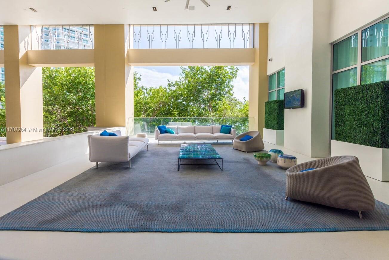 PARQUE TOWERS CONDO - Residential