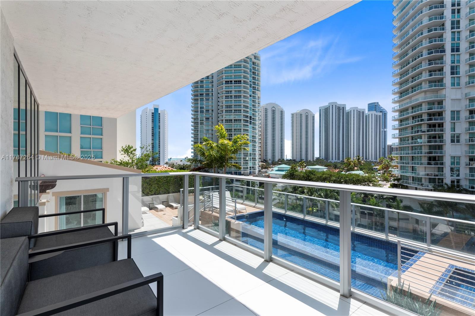 PARQUE TOWERS CONDO - Residential