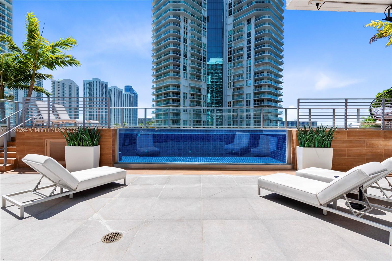 PARQUE TOWERS CONDO - Residential