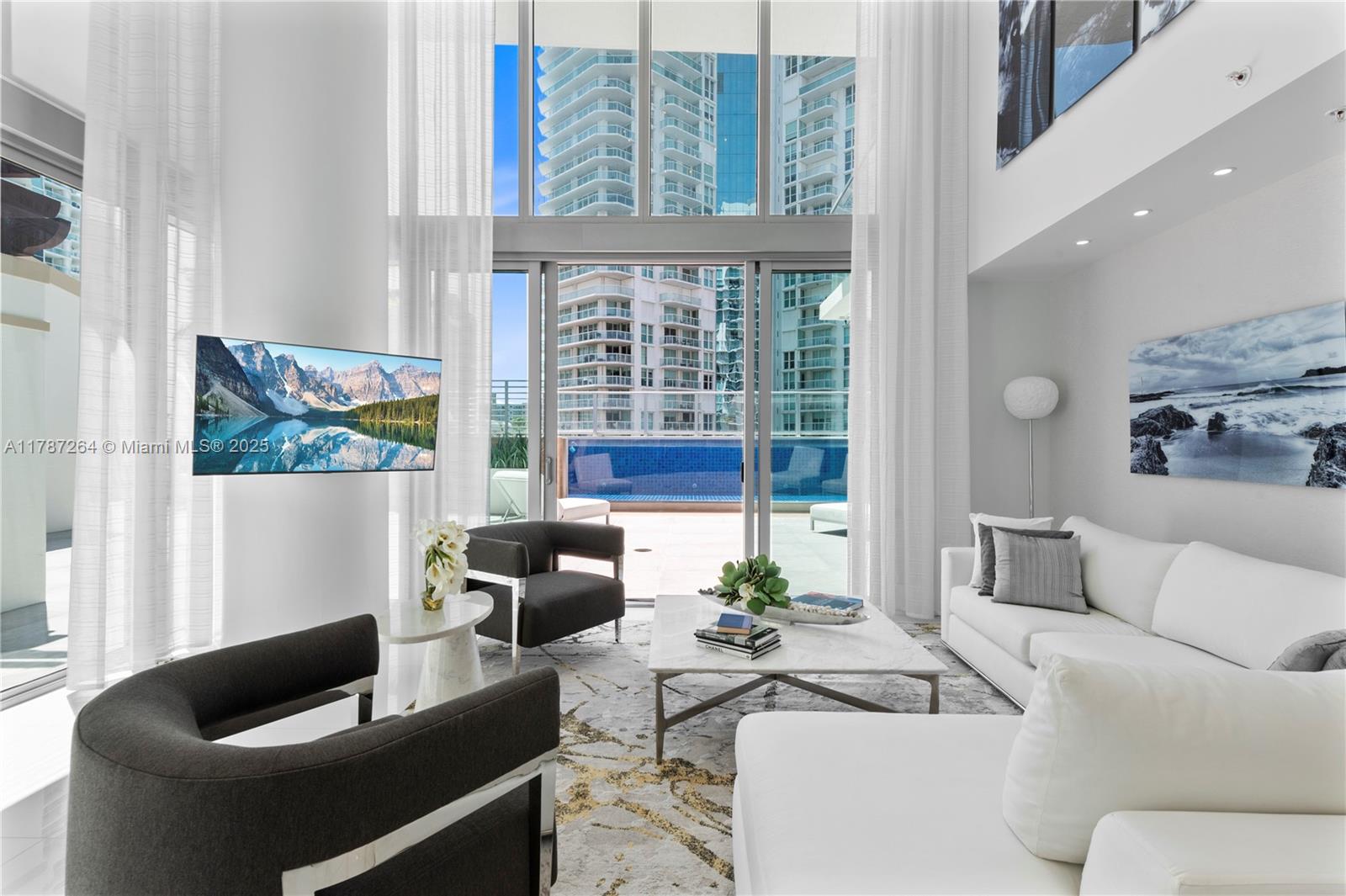 PARQUE TOWERS CONDO - Residential