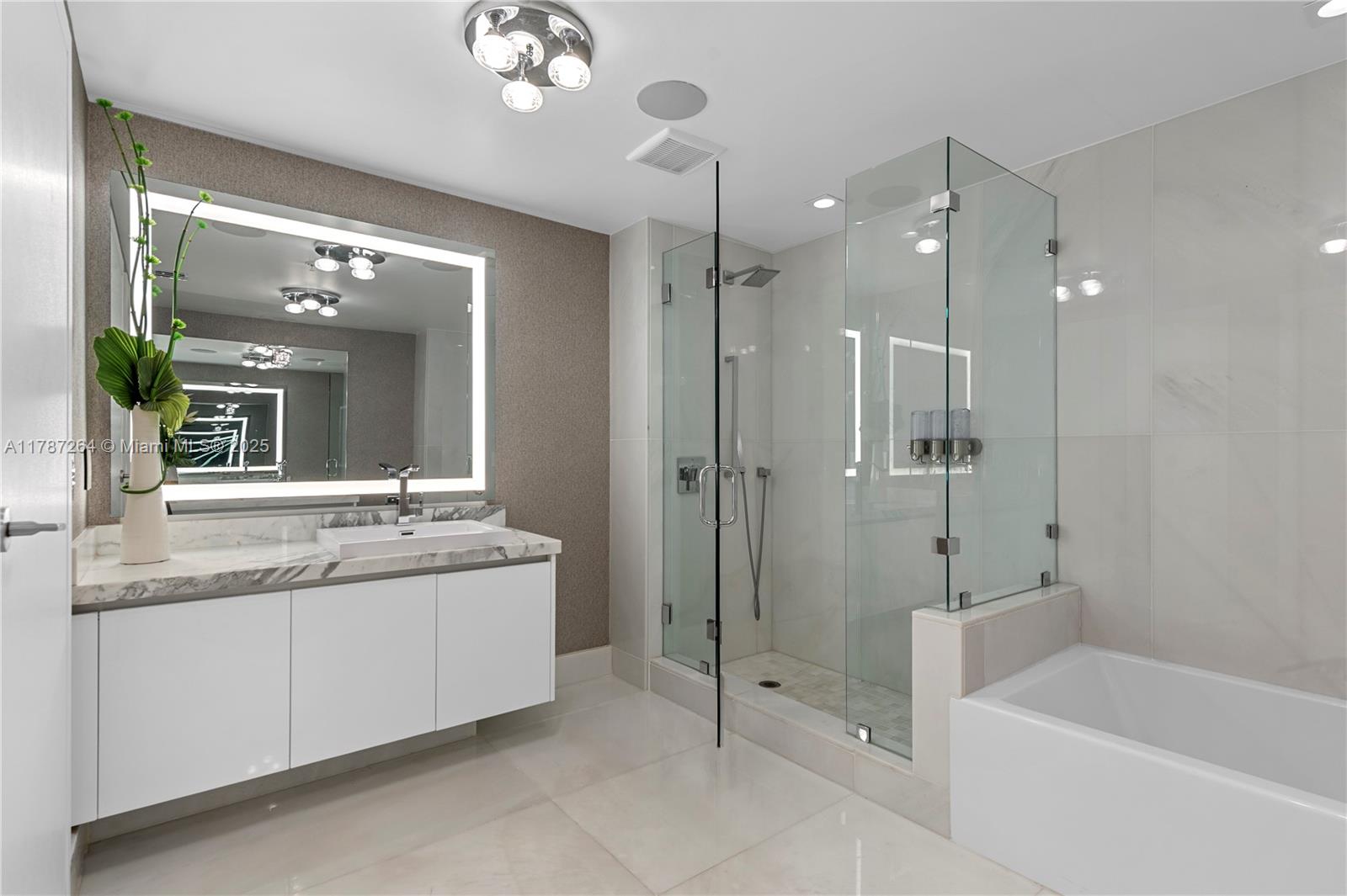 PARQUE TOWERS CONDO - Residential