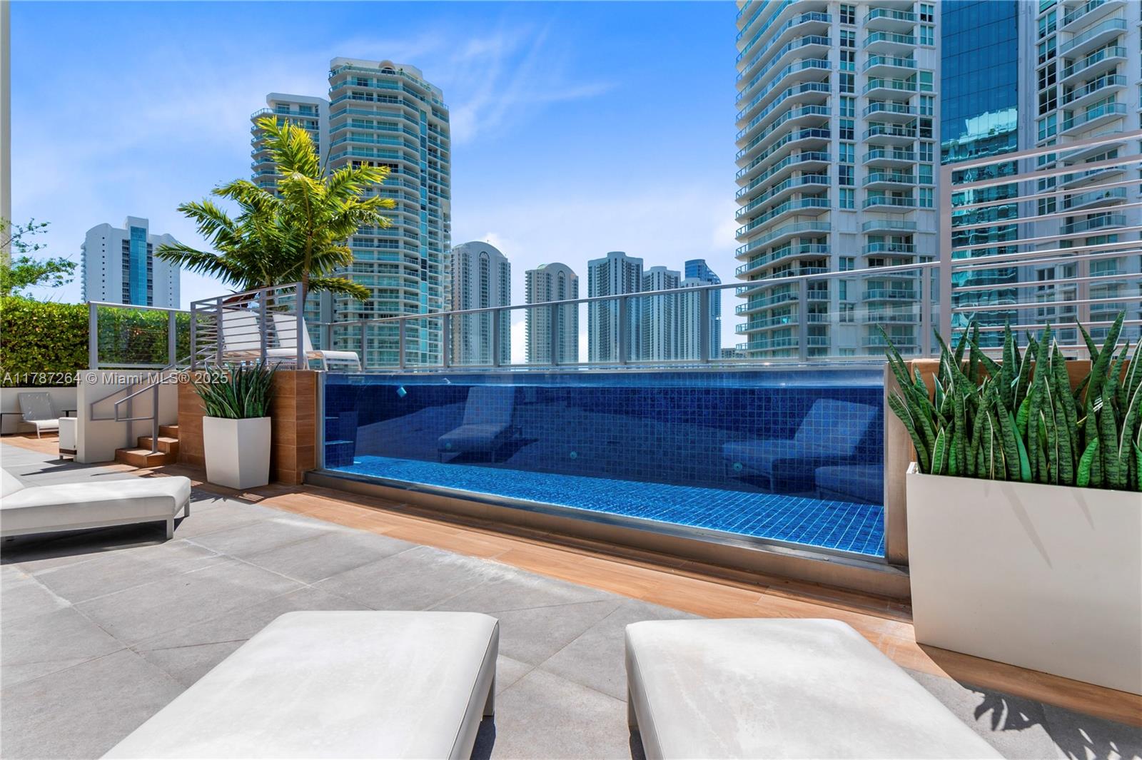 PARQUE TOWERS CONDO - Residential