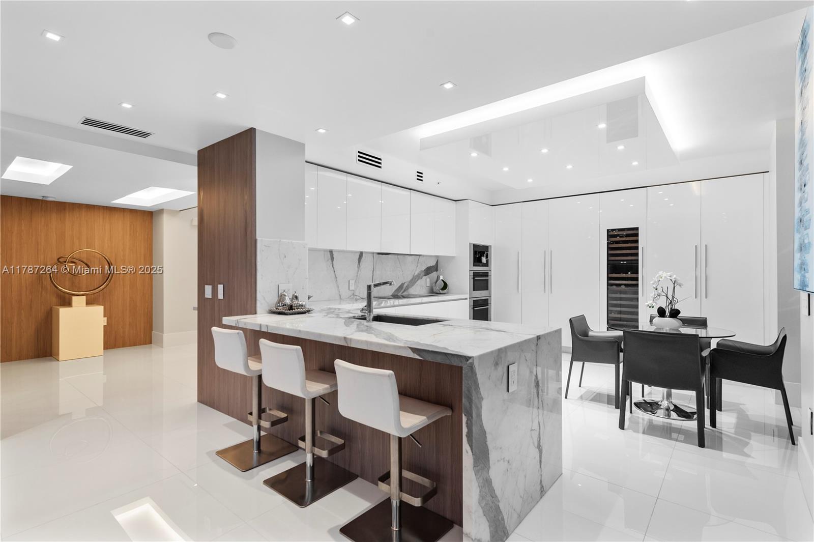 PARQUE TOWERS CONDO - Residential