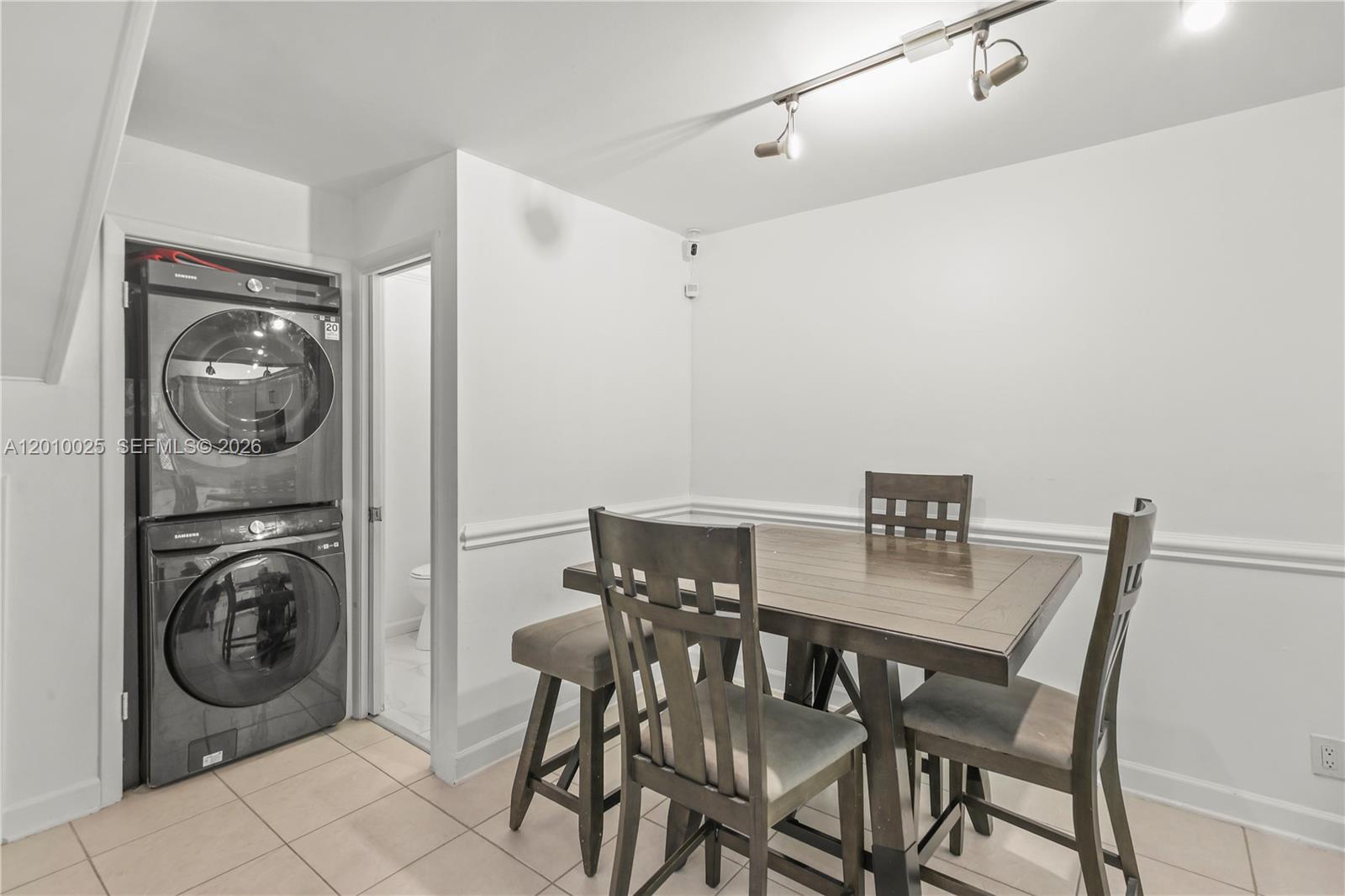 CHATEAU ON THE KNOLL - Residential