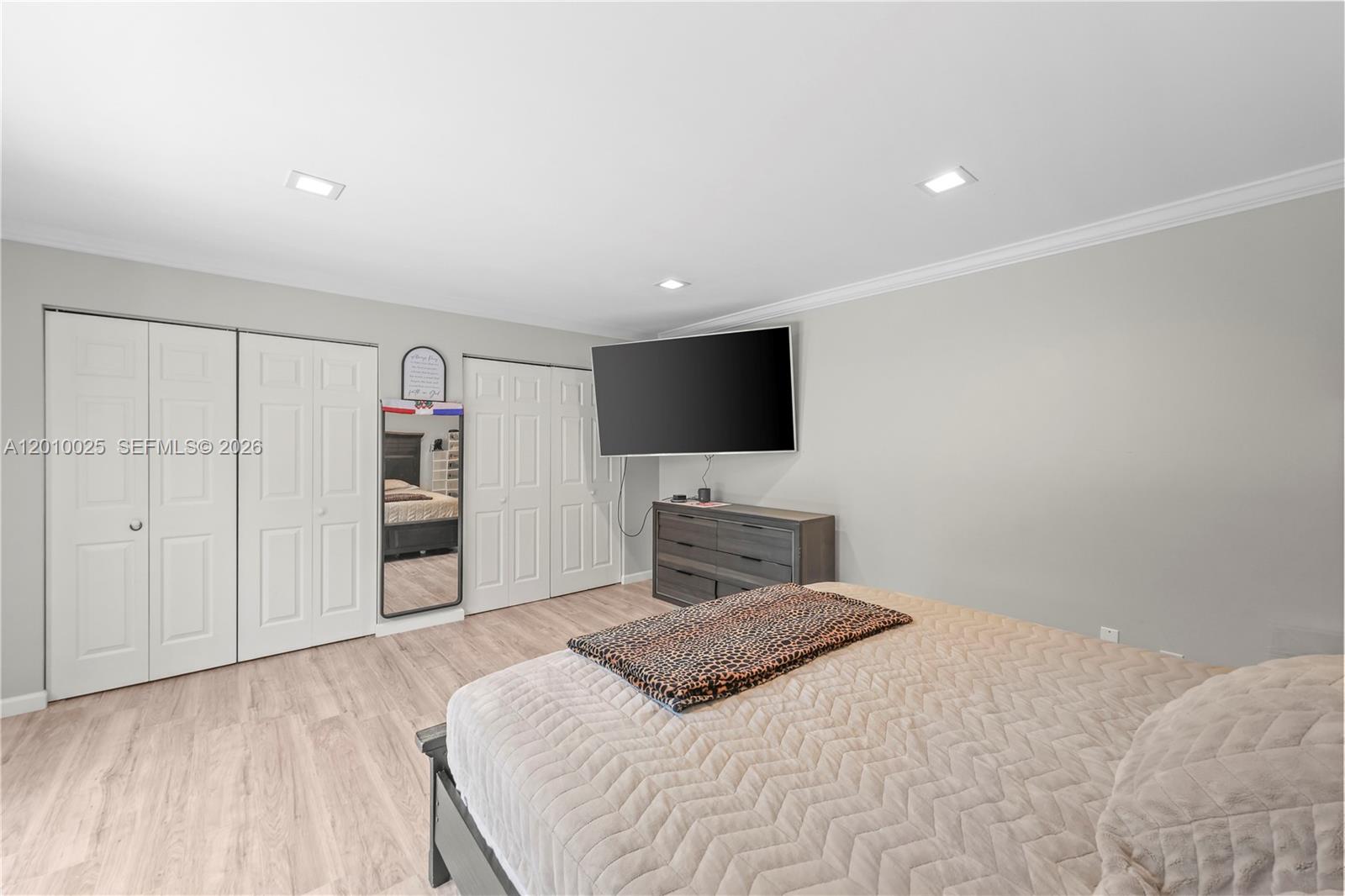 CHATEAU ON THE KNOLL - Residential