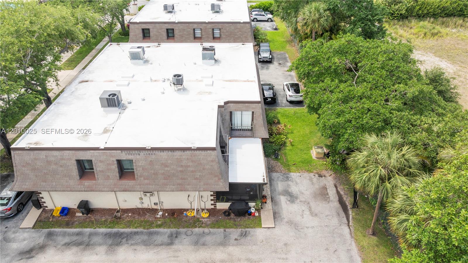 CHATEAU ON THE KNOLL - Residential