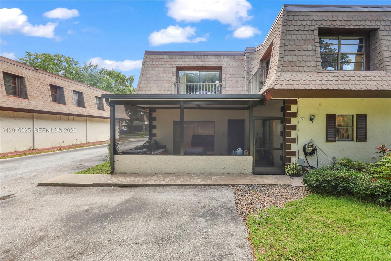 CHATEAU ON THE KNOLL - Residential