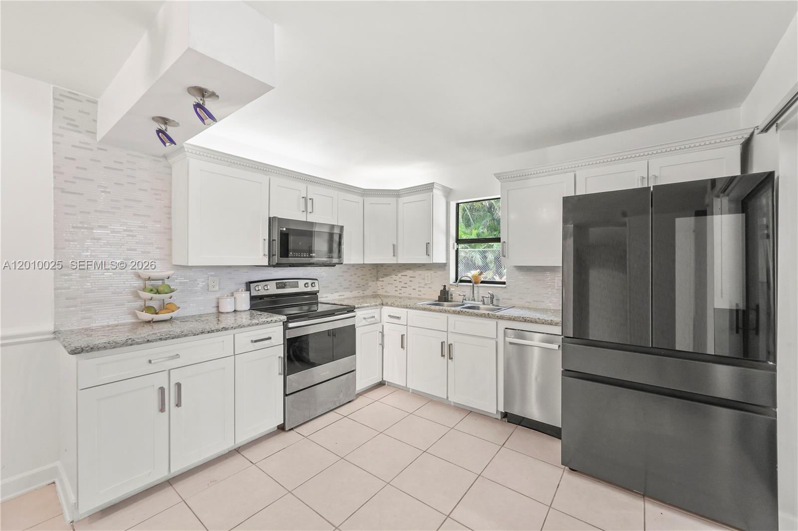 CHATEAU ON THE KNOLL - Residential