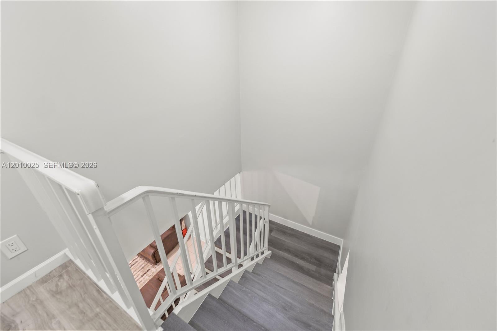 CHATEAU ON THE KNOLL - Residential