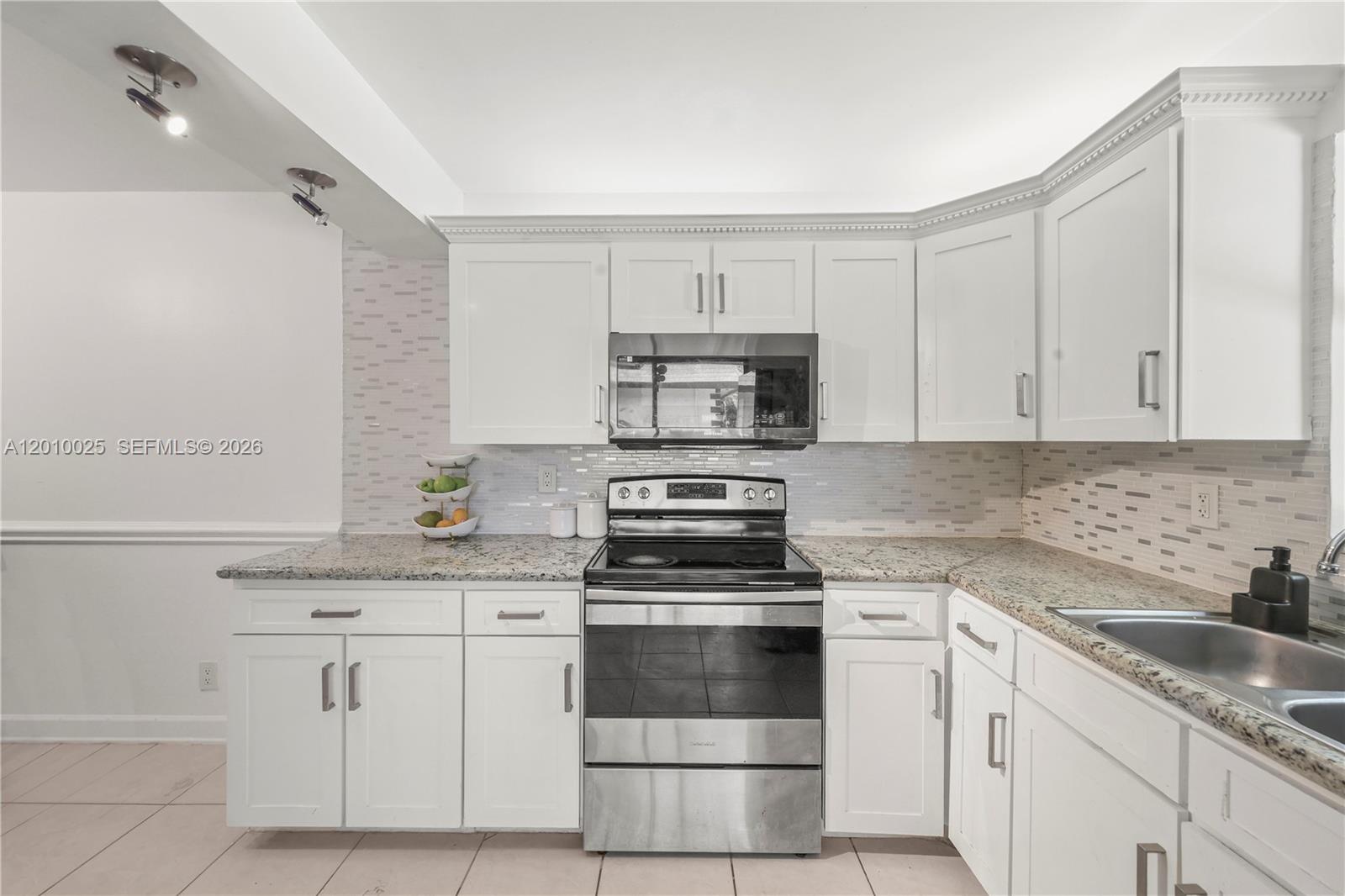 CHATEAU ON THE KNOLL - Residential