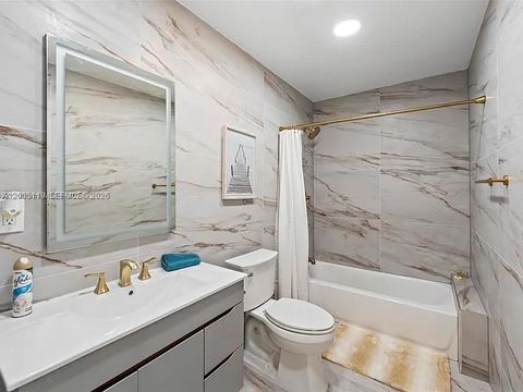 Tiny photo for 2219 N 35th Ave, Hollywood, FL 33021 (MLS # A12005119)