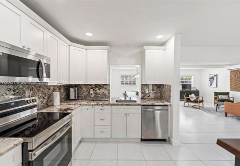 Tiny photo for 2219 N 35th Ave, Hollywood, FL 33021 (MLS # A12005119)