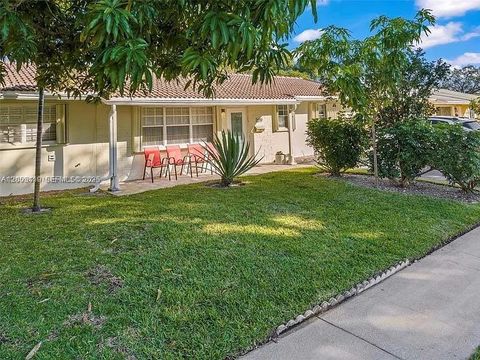Tiny photo for 2219 N 35th Ave, Hollywood, FL 33021 (MLS # A12005119)