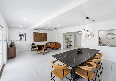 Tiny photo for 2219 N 35th Ave, Hollywood, FL 33021 (MLS # A12005119)