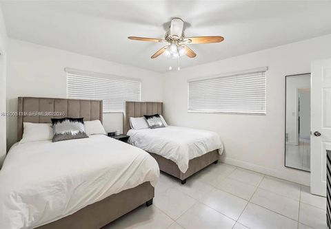 Tiny photo for 2219 N 35th Ave, Hollywood, FL 33021 (MLS # A12005119)