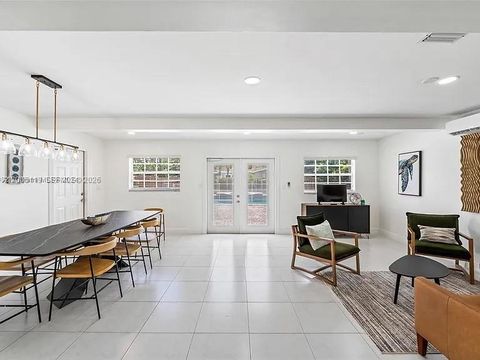 Tiny photo for 2219 N 35th Ave, Hollywood, FL 33021 (MLS # A12005119)