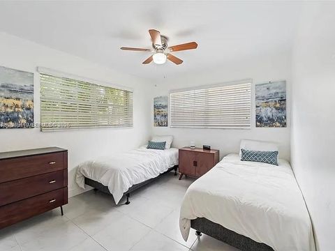 Tiny photo for 2219 N 35th Ave, Hollywood, FL 33021 (MLS # A12005119)
