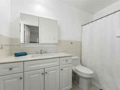 Tiny photo for 2219 N 35th Ave, Hollywood, FL 33021 (MLS # A12005119)