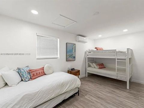 Tiny photo for 2219 N 35th Ave, Hollywood, FL 33021 (MLS # A12005119)