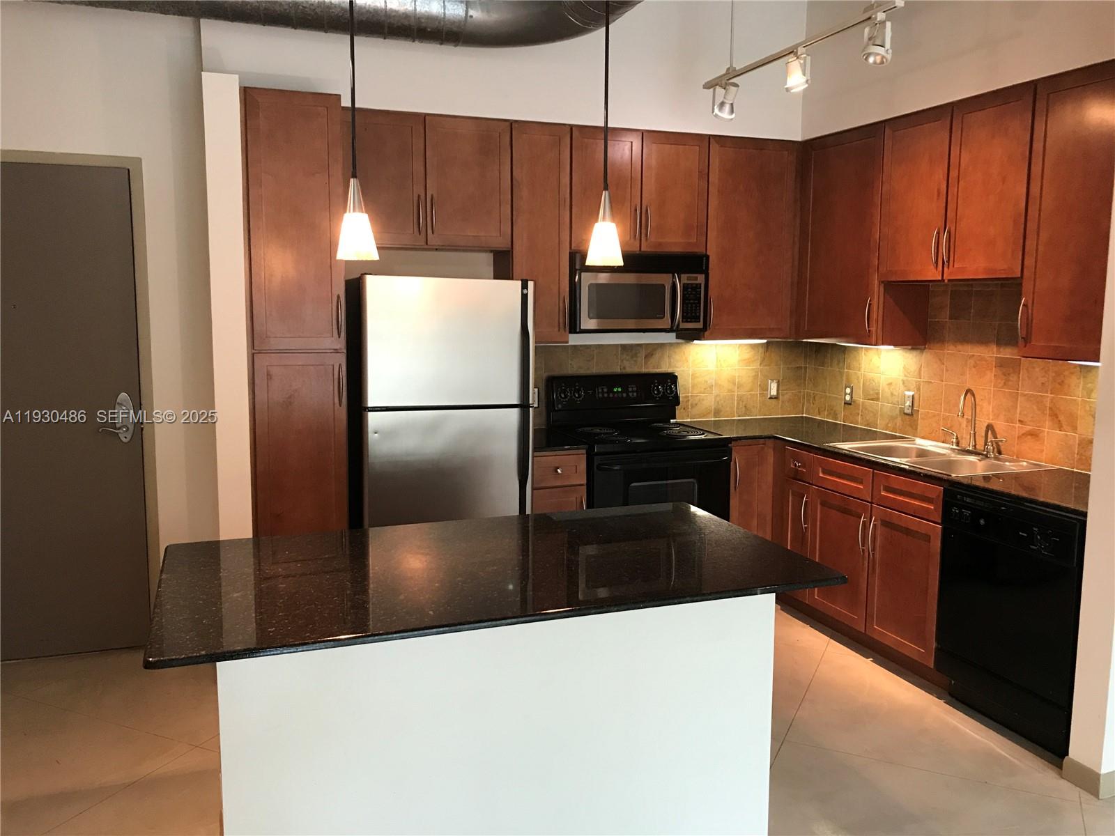 CITE CONDO - Residential Lease