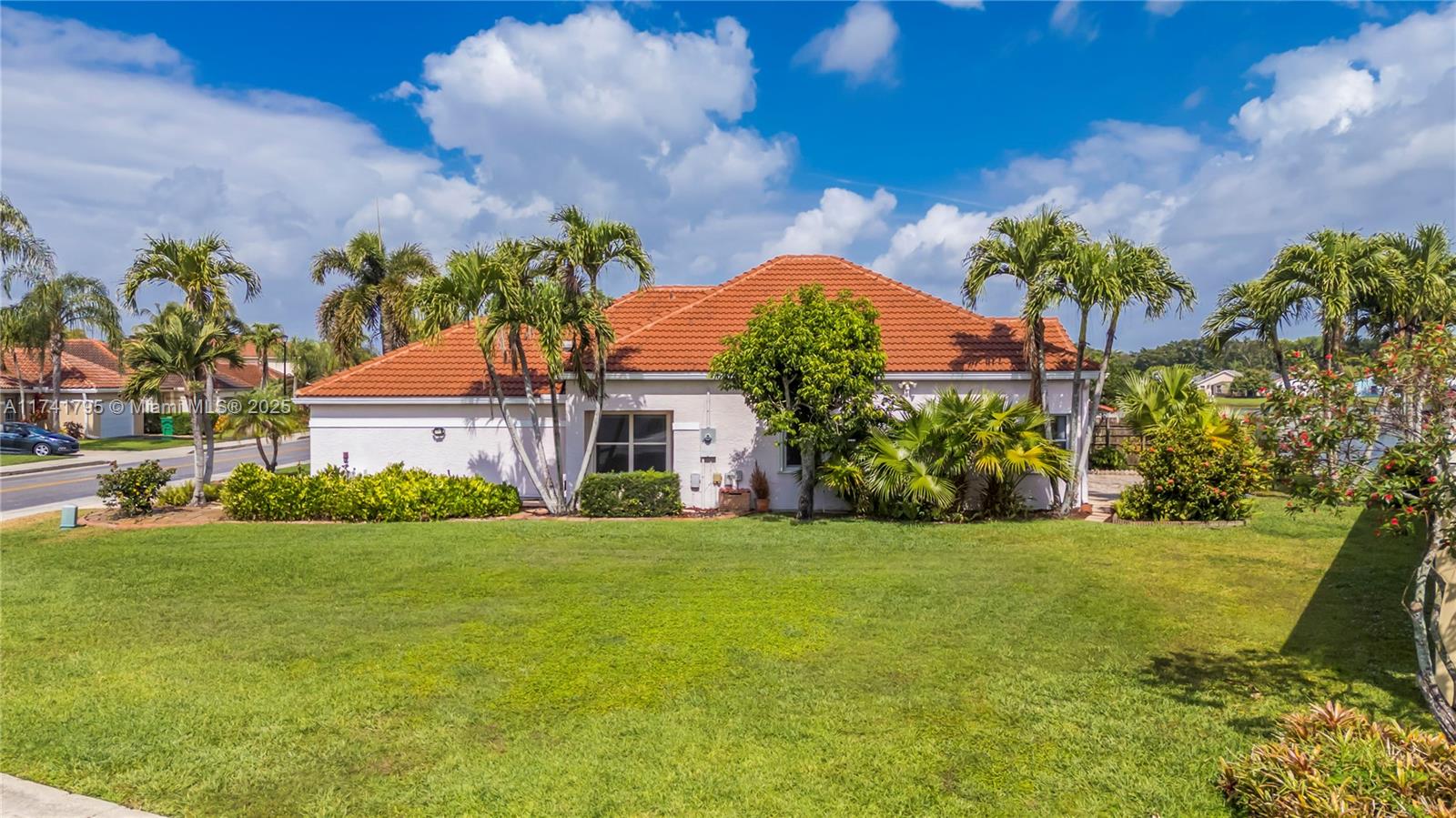 8835 S Lake Park Cir S