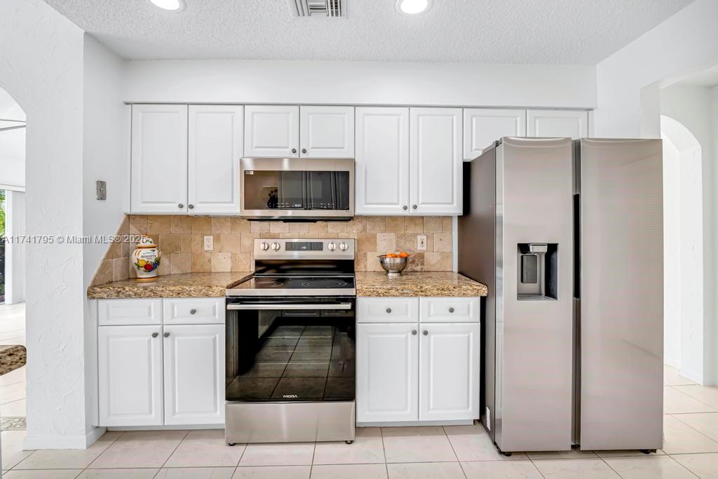 8835 S Lake Park Cir S