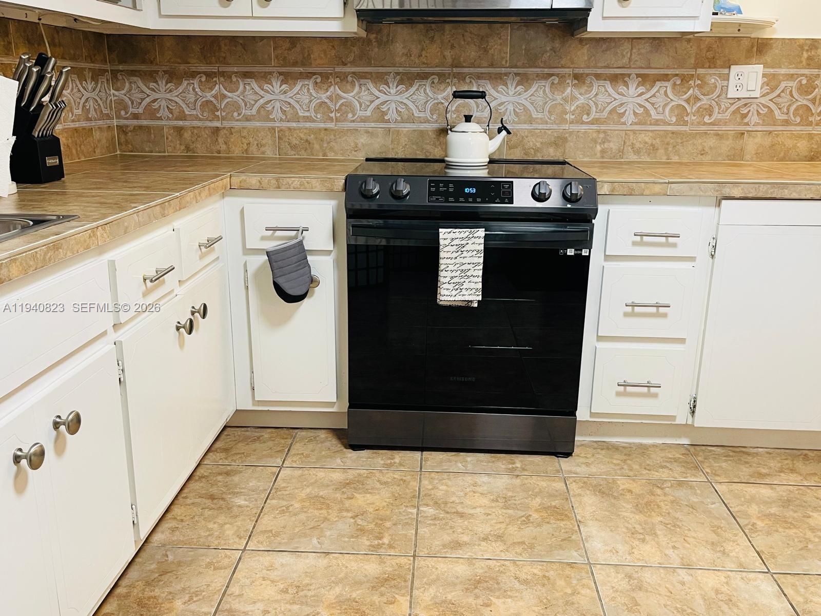 ALLINGTON TOWERS CONDO - Residential Lease