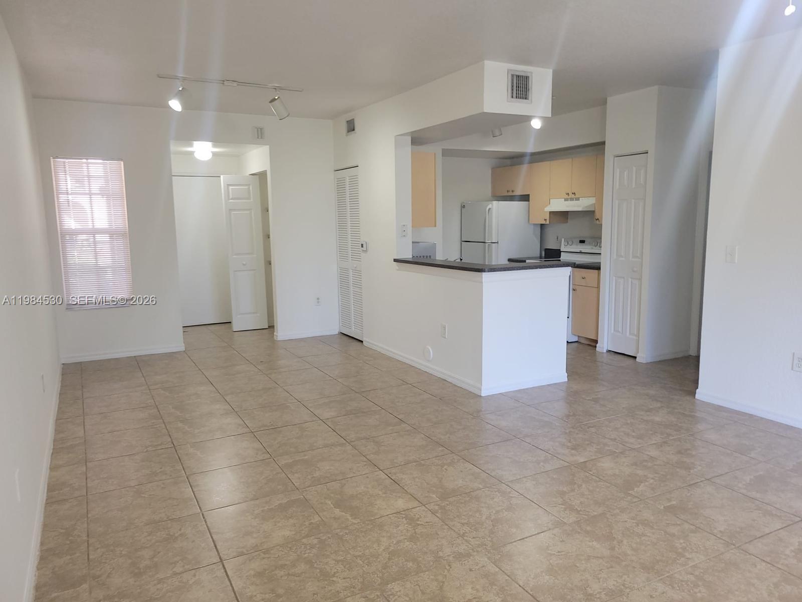 2560 Centergate Dr 102