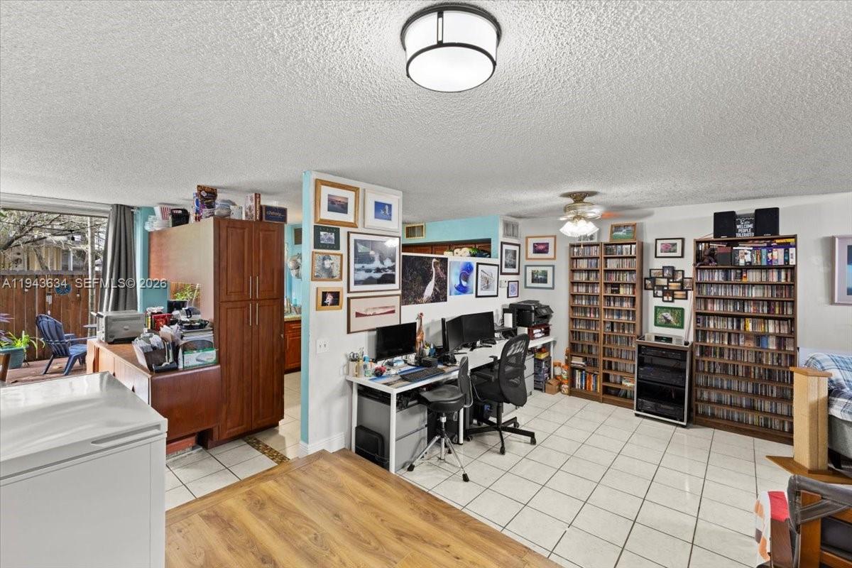 SNAPPER CREEK TOWNHOUSES - Residential