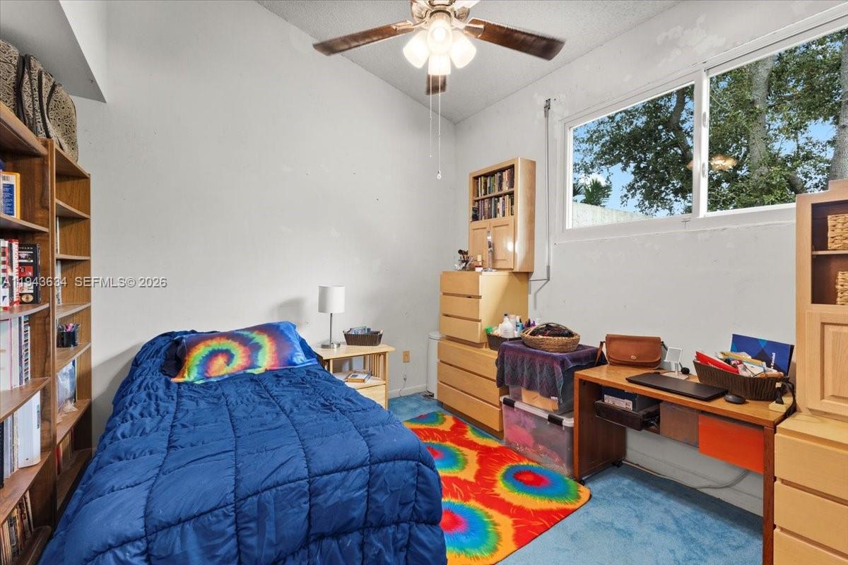 SNAPPER CREEK TOWNHOUSES - Residential