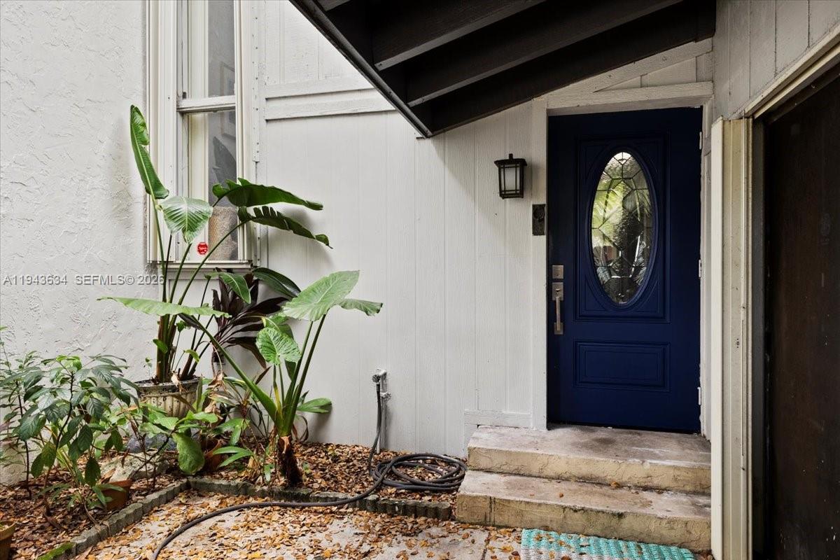 SNAPPER CREEK TOWNHOUSES - Residential