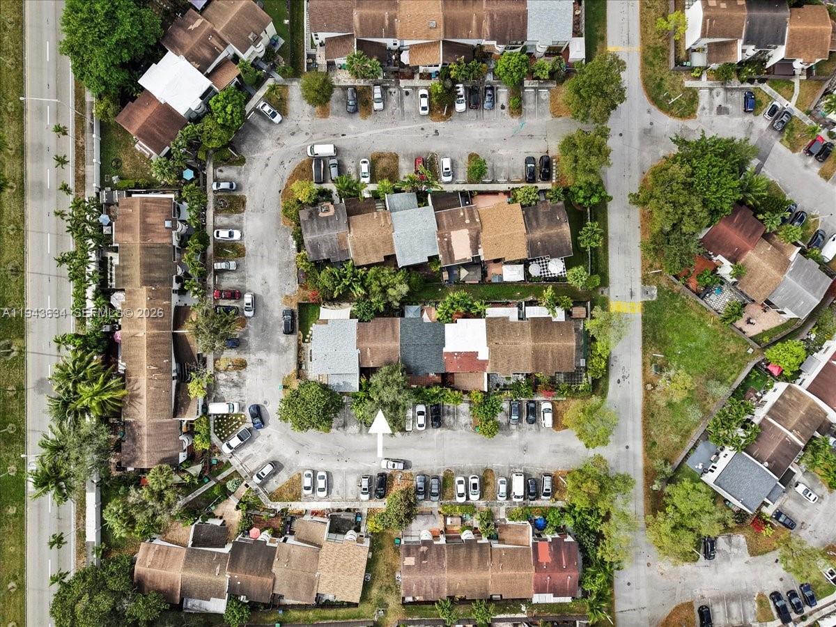 SNAPPER CREEK TOWNHOUSES - Residential