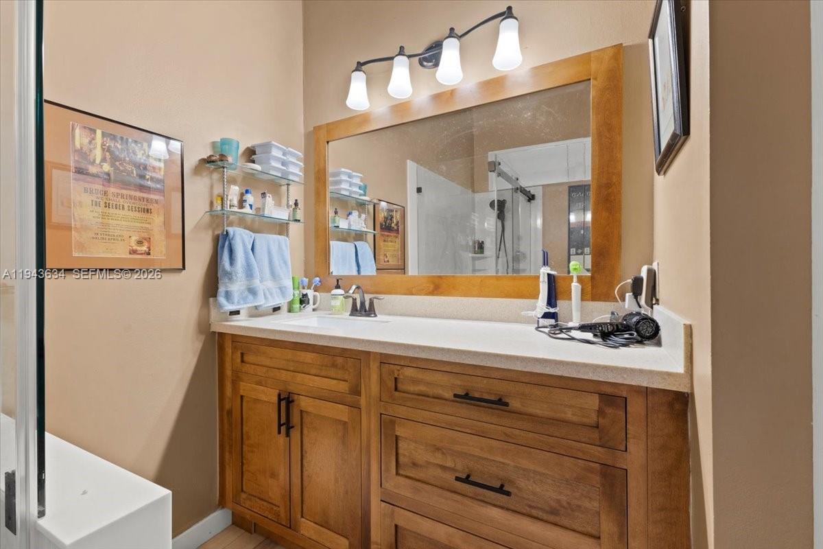 SNAPPER CREEK TOWNHOUSES - Residential