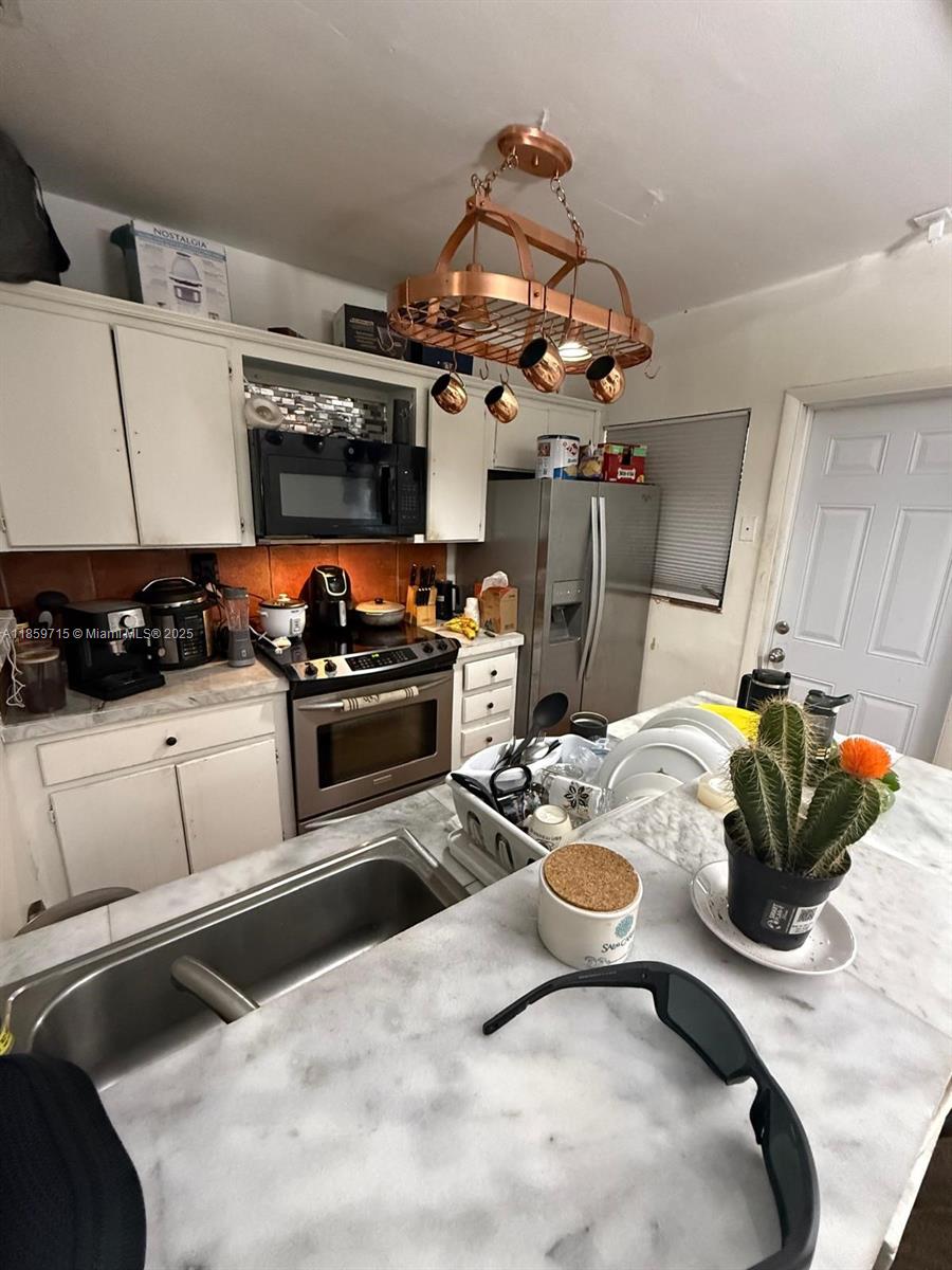 600 Minola Dr