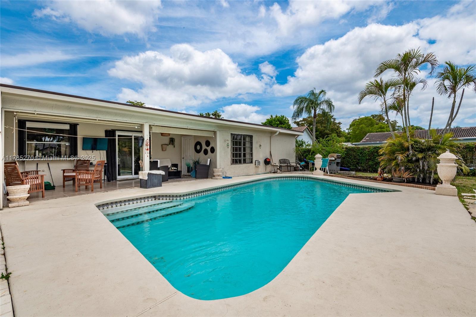 11430 NW 39th Ct