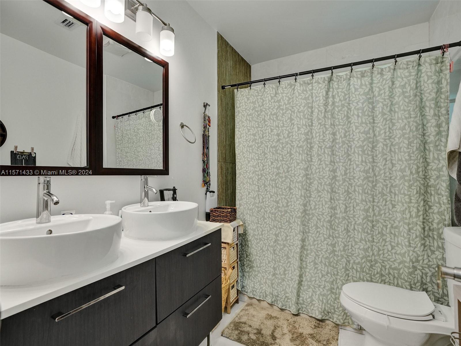 CORAL GABLES RIVIERA SEC - Residential