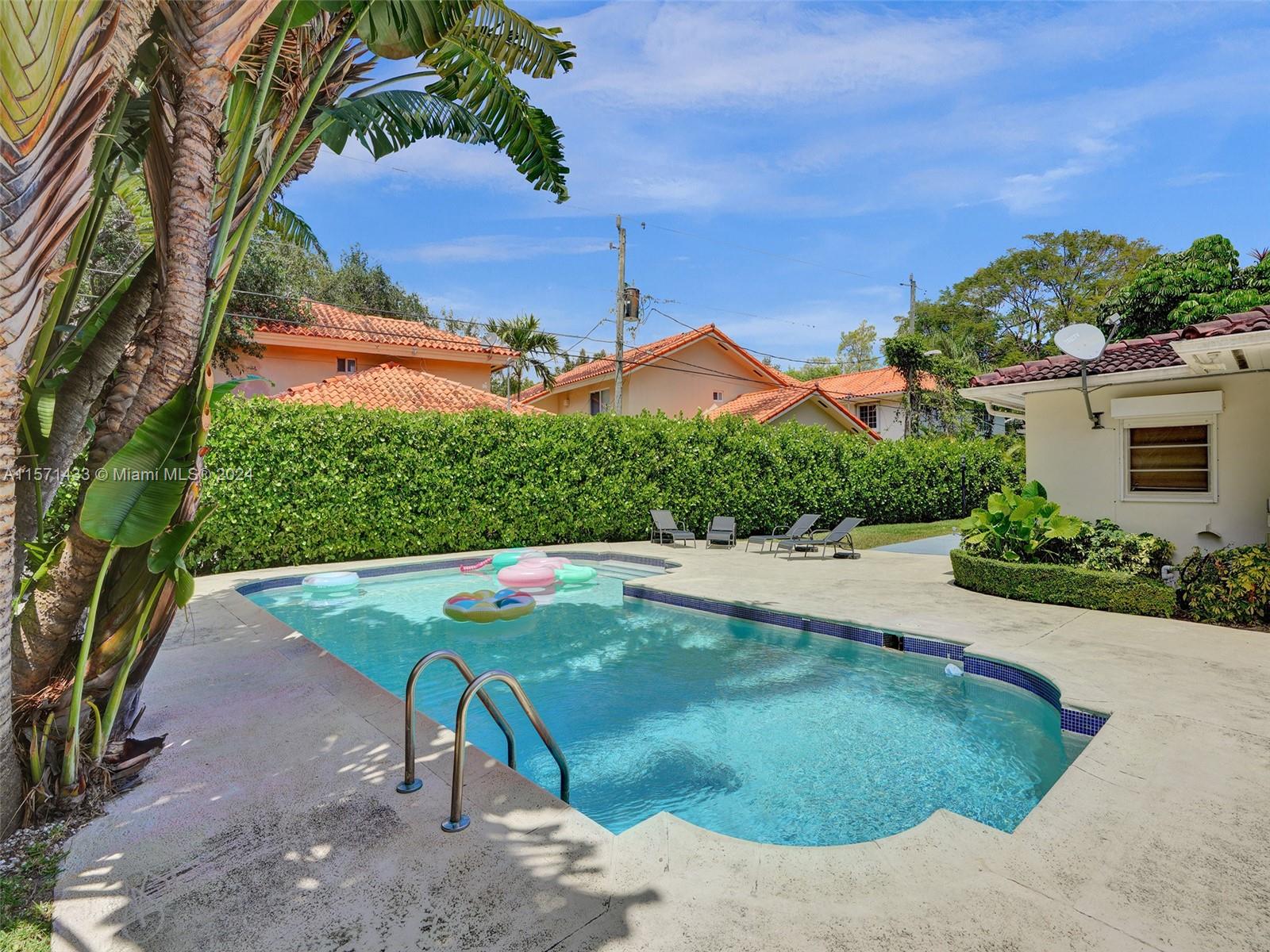 CORAL GABLES RIVIERA SEC - Residential