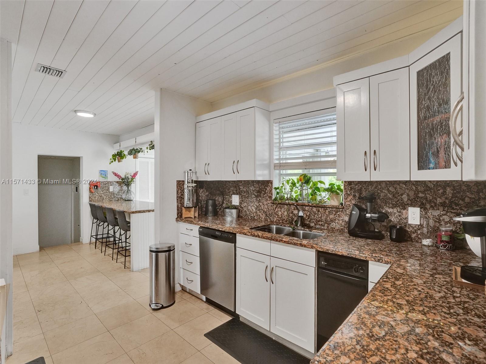 CORAL GABLES RIVIERA SEC - Residential