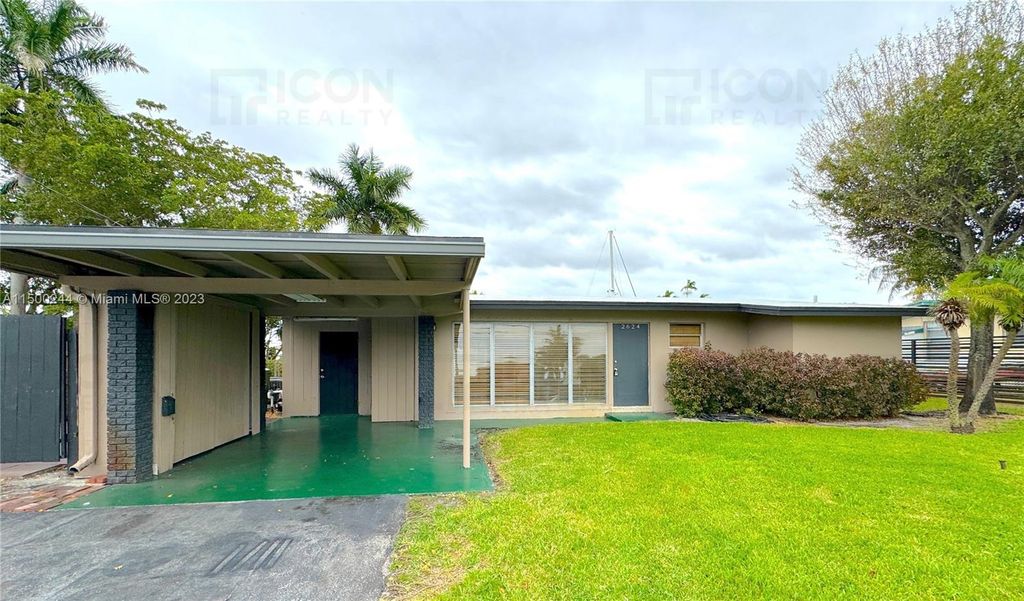 Photo of 2624 Okeechobee Ln, Fort Lauderdale, FL 33312 (MLS # A11500244)