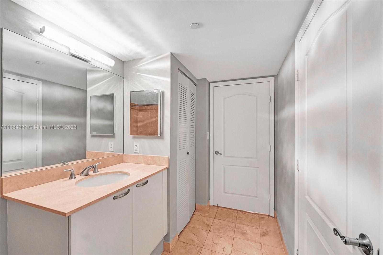 SKYLINE ON BRICKELL CONDO - Residential