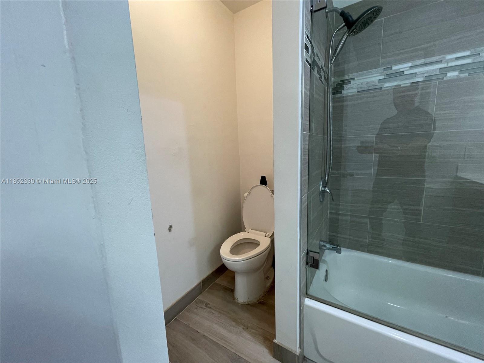 LAKESHORE CONDO #2 - Residential Lease