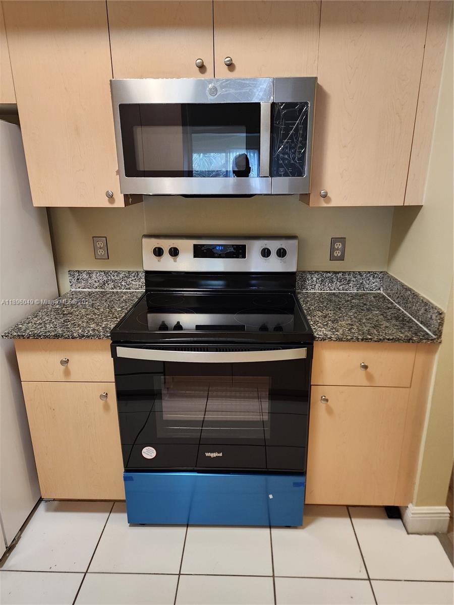 AVENTINE AT MIRAMAR BLDG - Residential Lease