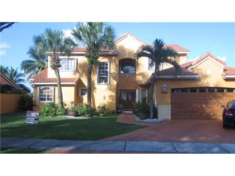 Elegant 4 bedroom 2.5 bath, large master bedroom on first floor with walk in closet, lake front home, large bedrooms, and updated kitchen. At lakes on the green. Available November 1st. Back ground check with police report and proof of income will be requ ired. Small pets only. Call listing agent today for appointment.